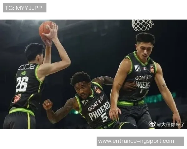 夏洛特黄蜂与洛杉矶湖人激战正酣球迷期待精彩对决与精彩瞬间