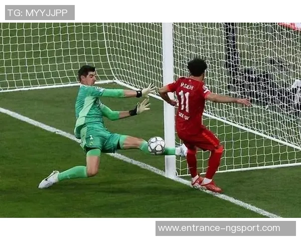 库尔图瓦:守护球门的铁血战士与足球场上的传奇故事 库尔图瓦:守护球门的铁血战士与足球场上的传奇故事